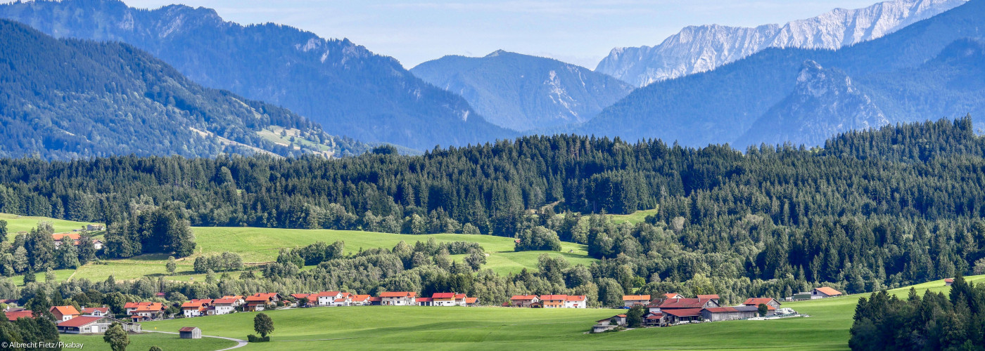 Dörfer, Häuser, Berge