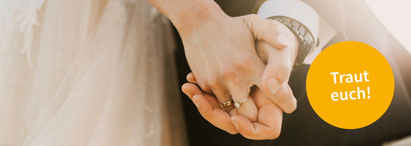 Hände eines Hochzeitpaares