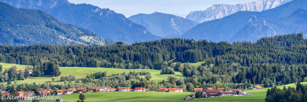 Dörfer, Häuser, Berge