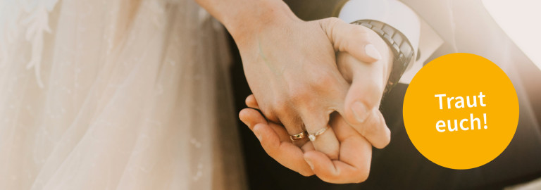 Hände eines Hochzeitpaares