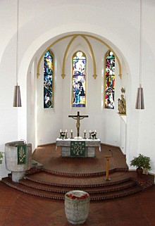 Altarraum der Apostelkirche in Weilheim