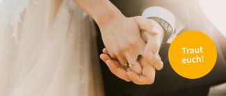 Hände eines Hochzeitpaares